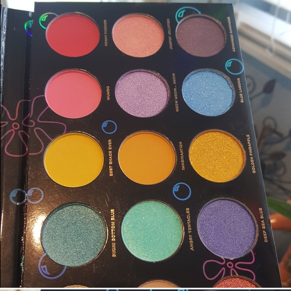 SPONGEBOB Bikini Bottom Eyeshadow Palette - Picture 10 of 16